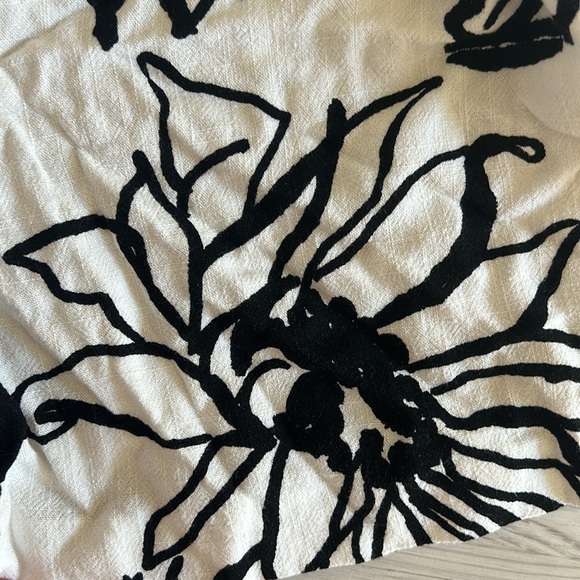 ASOS Floral Sketch Inverted Pleat Shorts - Picture 3 of 5